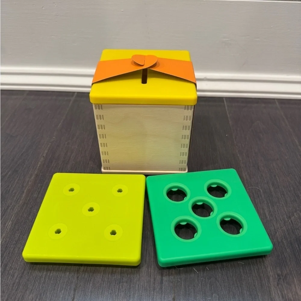 NWT Lovevery Babbler Kit Coin Carrot Fine Motor Colorful Wooden Box for Toddler